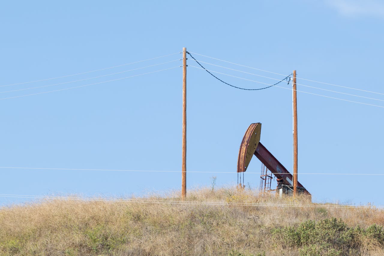 Homeowner struggles with noisy oil well site behind his home