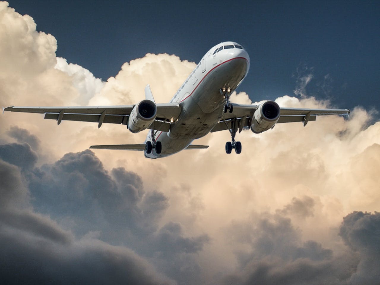 Aircraft noise disturbs Arizona residents