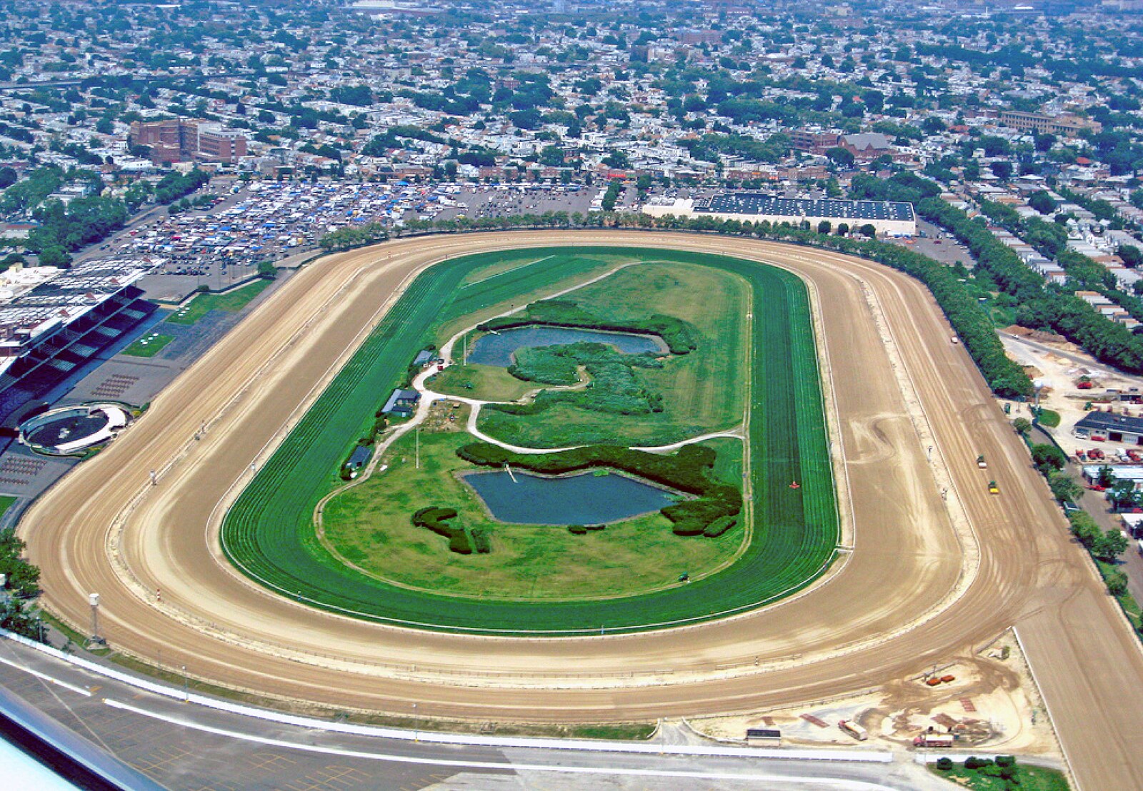 Aqueduct Racetrack cancels races because of noise risk